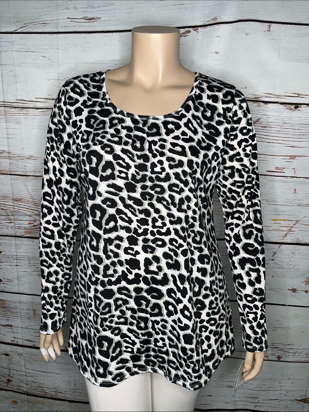 LuLaRoe NWT Size 2XL White - Black & Gray Leopard Print Lynnae Knit Top Shirt